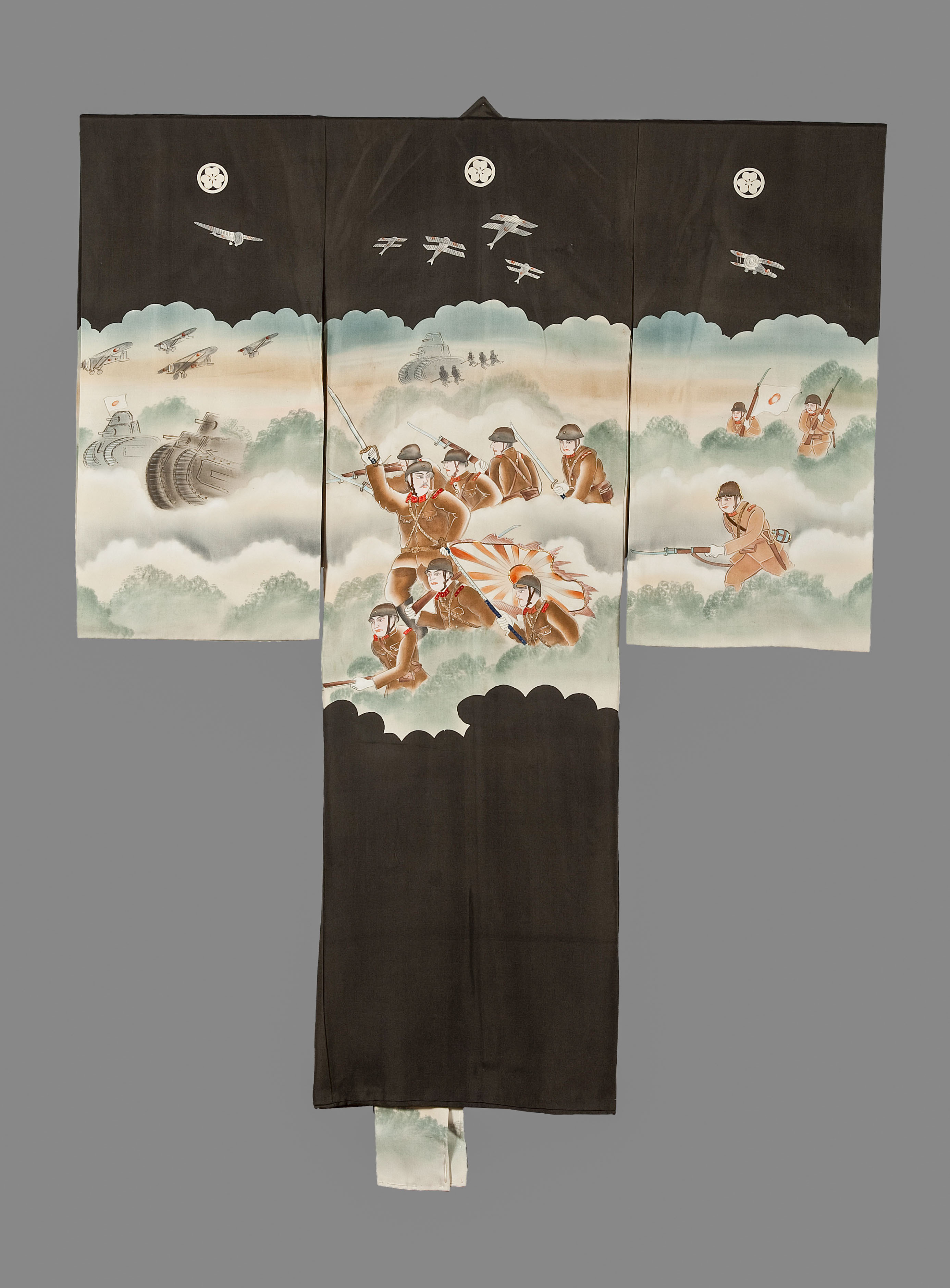 12-anne-deknock-warpropaganda-kimono